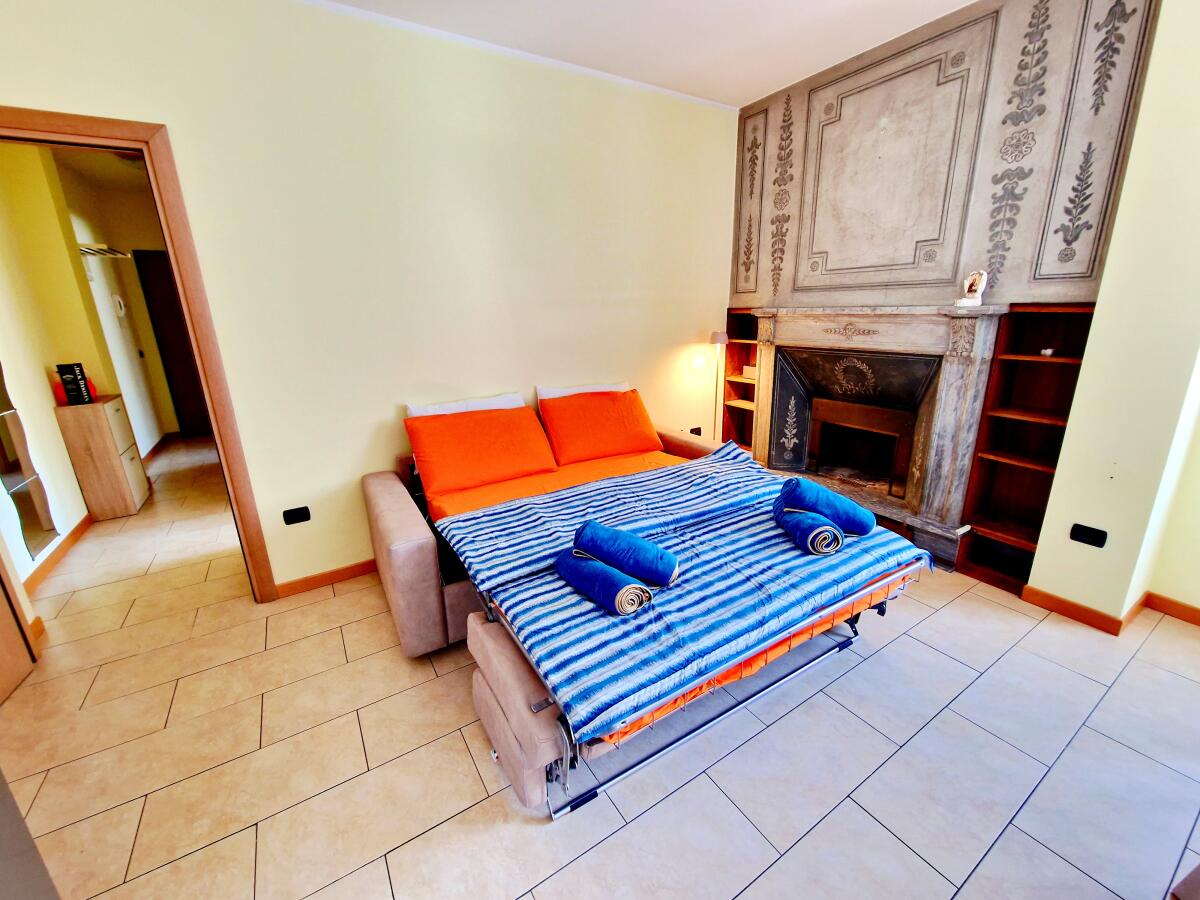 ZERO DISTANCE - ONE MINUTE TRAINS STATIONS - Tirano center